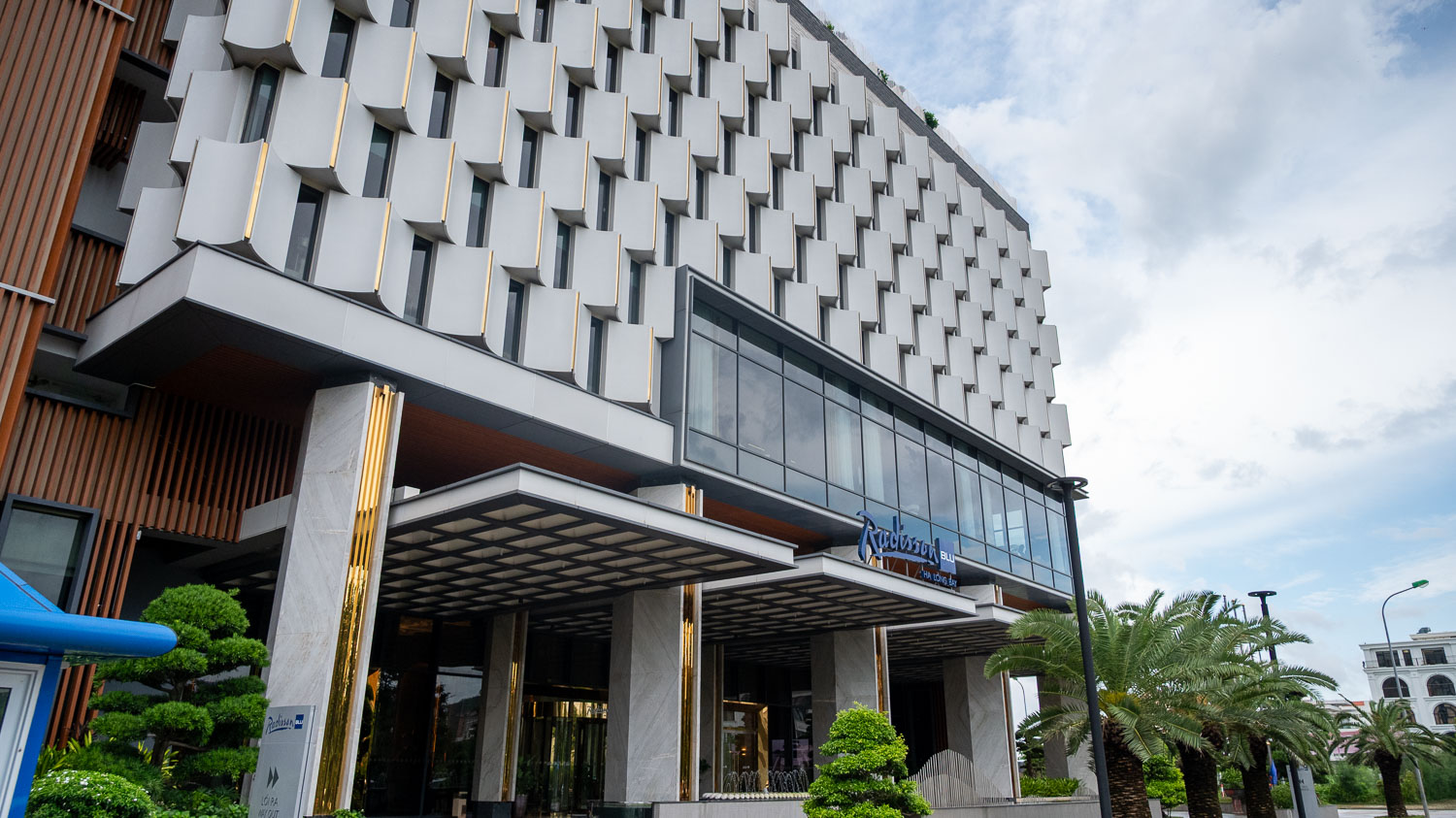 下龍灣麗笙藍標飯店享受金碧輝煌奢華體驗,Radisson Blu Hotel Halong靜享金色魅力時光 - 第1張圖