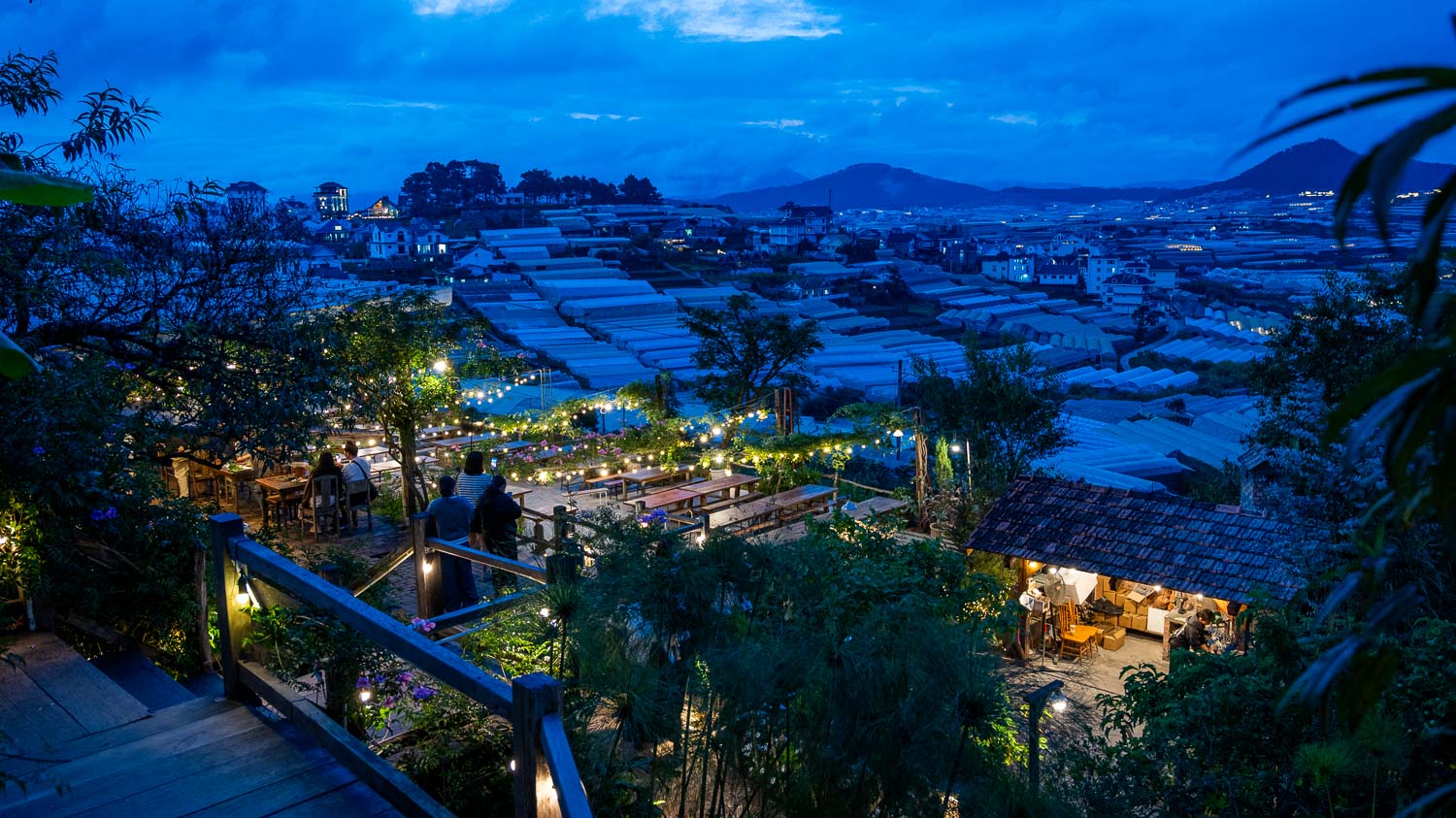 大叻的夜色與煙霧繚繞的美味:探訪超高人氣的Túi Mơ To Garden Restaurant與Tiệm Cà Phê Túi Mơ To - 第6張圖