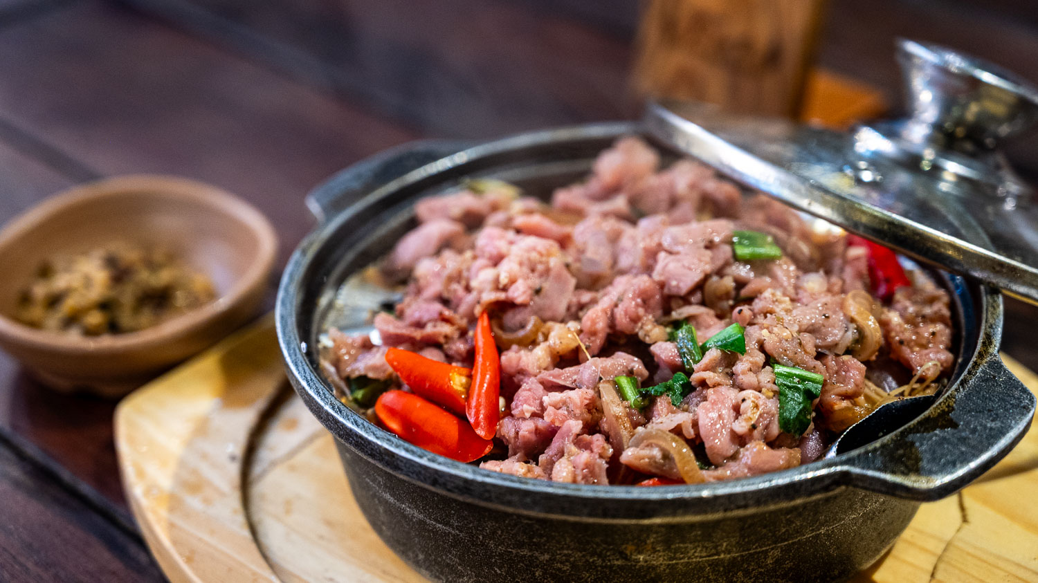 大叻的夜色與煙霧繚繞的美味:探訪超高人氣的Túi Mơ To Garden Restaurant與Tiệm Cà Phê Túi Mơ To - 第13張圖