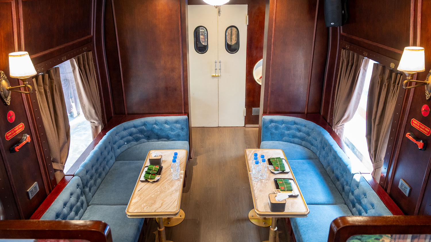 河內全新雙層觀光列車 The Hanoi Train時刻表、票價,五大城門主題車廂,看表演、吃點心揭開老河內的記憶 - 第5張圖 河內全新雙層觀光列車 The Hanoi Train時刻表、票價,五大城門主題車廂,看表演、吃點心揭開老河內的記憶