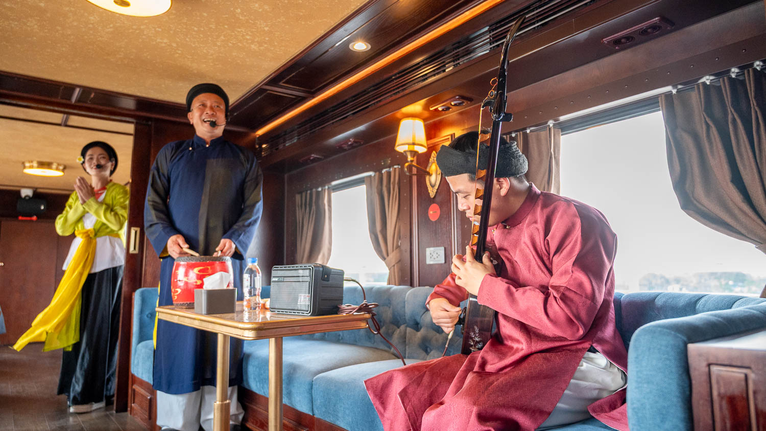 河內全新雙層觀光列車 The Hanoi Train時刻表、票價,五大城門主題車廂,看表演、吃點心揭開老河內的記憶 - 第9張圖 河內全新雙層觀光列車 The Hanoi Train時刻表、票價,五大城門主題車廂,看表演、吃點心揭開老河內的記憶