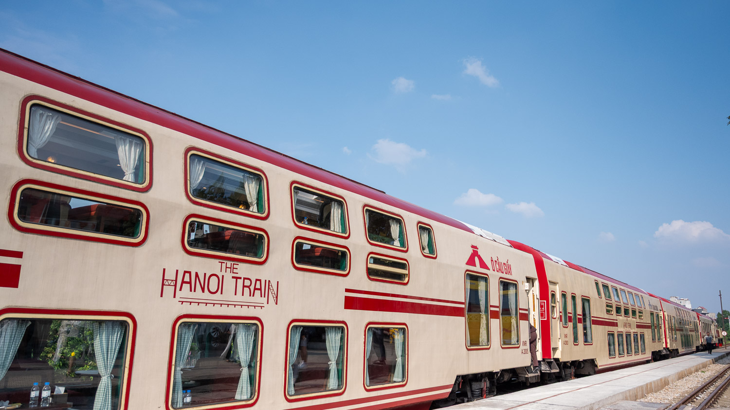 河內全新雙層觀光列車 The Hanoi Train時刻表、票價,五大城門主題車廂,看表演、吃點心揭開老河內的記憶 - 第3張圖 河內全新雙層觀光列車 The Hanoi Train時刻表、票價,五大城門主題車廂,看表演、吃點心揭開老河內的記憶