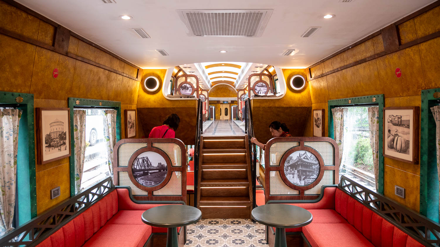 河內全新雙層觀光列車 The Hanoi Train時刻表、票價,五大城門主題車廂,看表演、吃點心揭開老河內的記憶 - 第6張圖 河內全新雙層觀光列車 The Hanoi Train時刻表、票價,五大城門主題車廂,看表演、吃點心揭開老河內的記憶