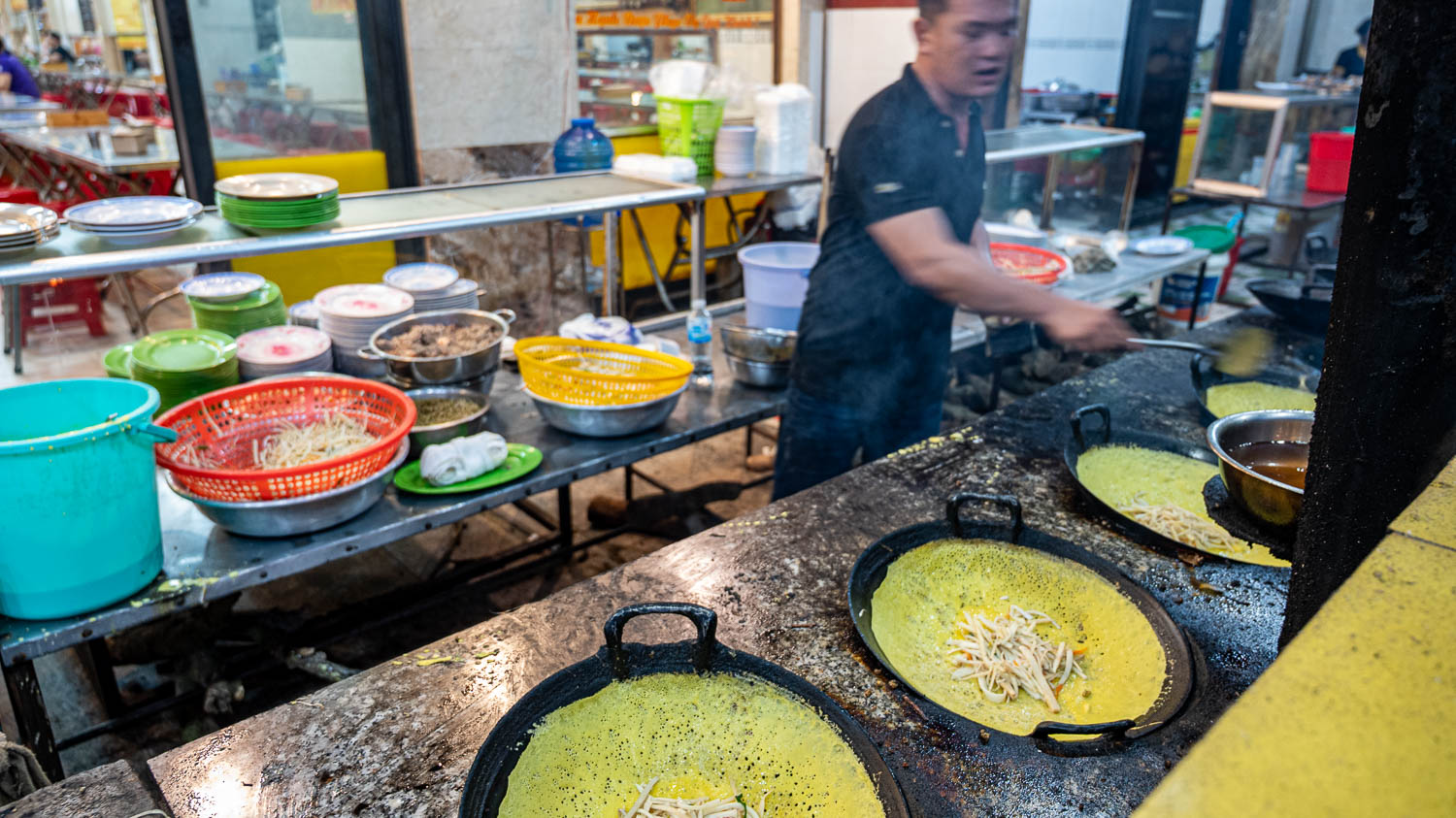 芹苴在地人掛保證的美食地標 Bánh Xèo 7 Tới 外脆內嫩的金黃越南煎餅香到整條街都餓了 - 第7張圖