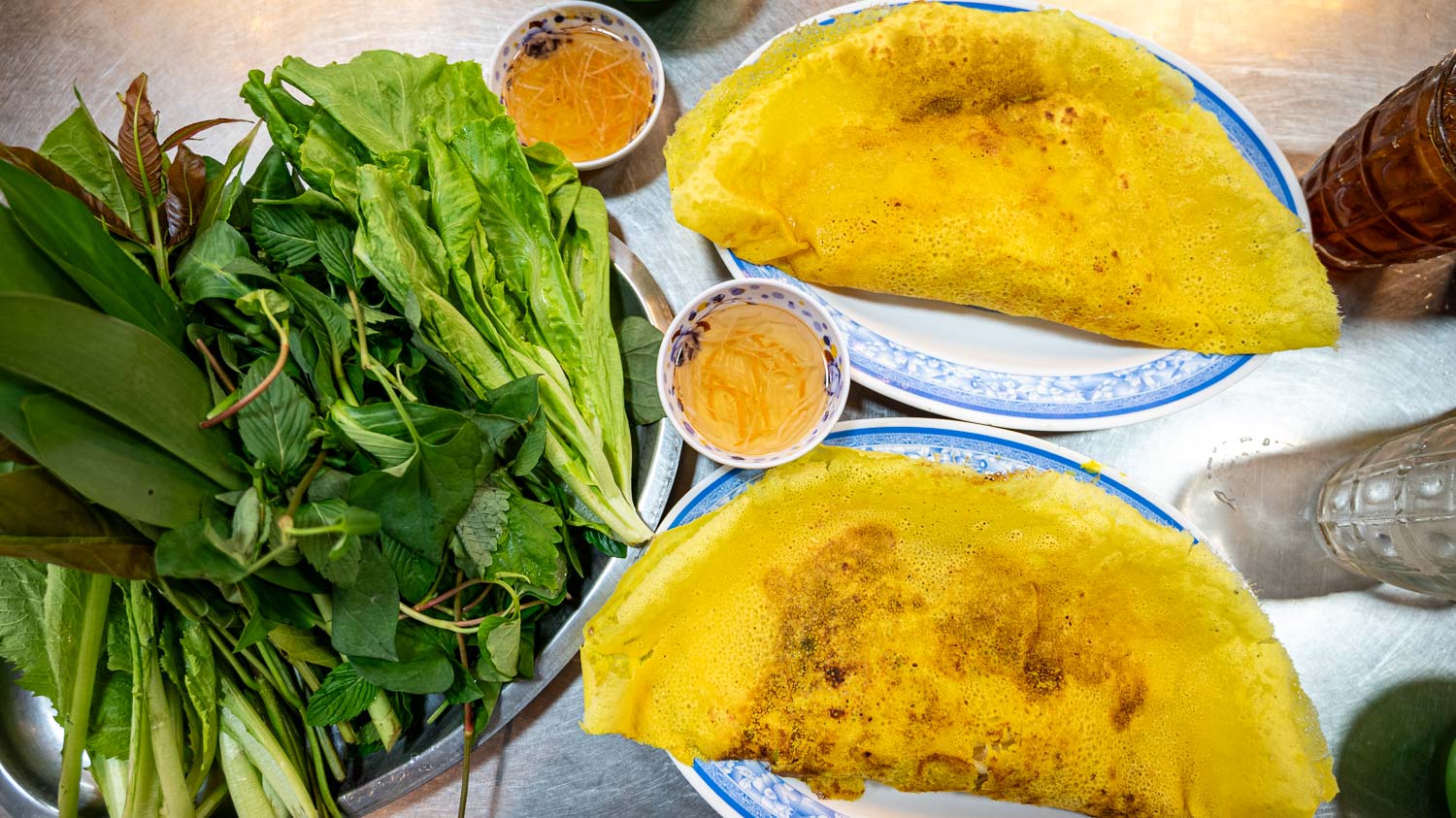 芹苴在地人掛保證的美食地標 Bánh Xèo 7 Tới 外脆內嫩的金黃越南煎餅香到整條街都餓了 - 第8張圖
