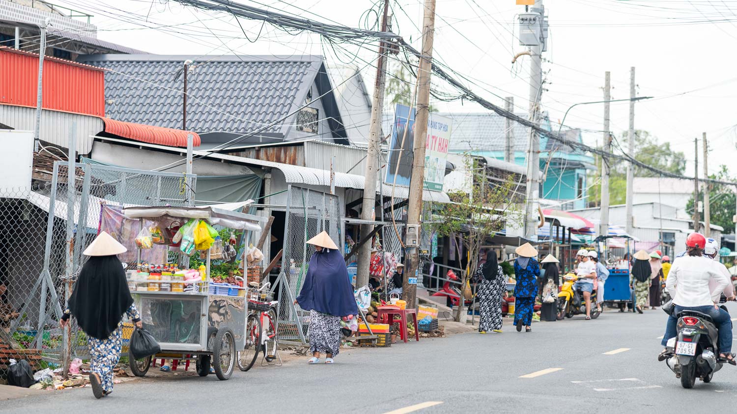 朱篤搭船遊彩色棚屋村與占族聚落|漂浮在湄公河上的生活與信仰故事 - 第12張圖