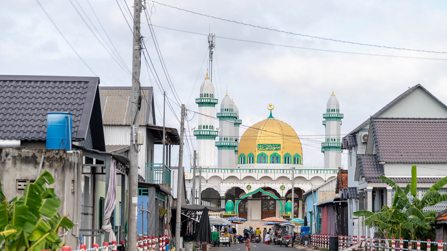 朱篤搭船遊彩色棚屋村與占族聚落|漂浮在湄公河上的生活與信仰故事 - 第11張圖