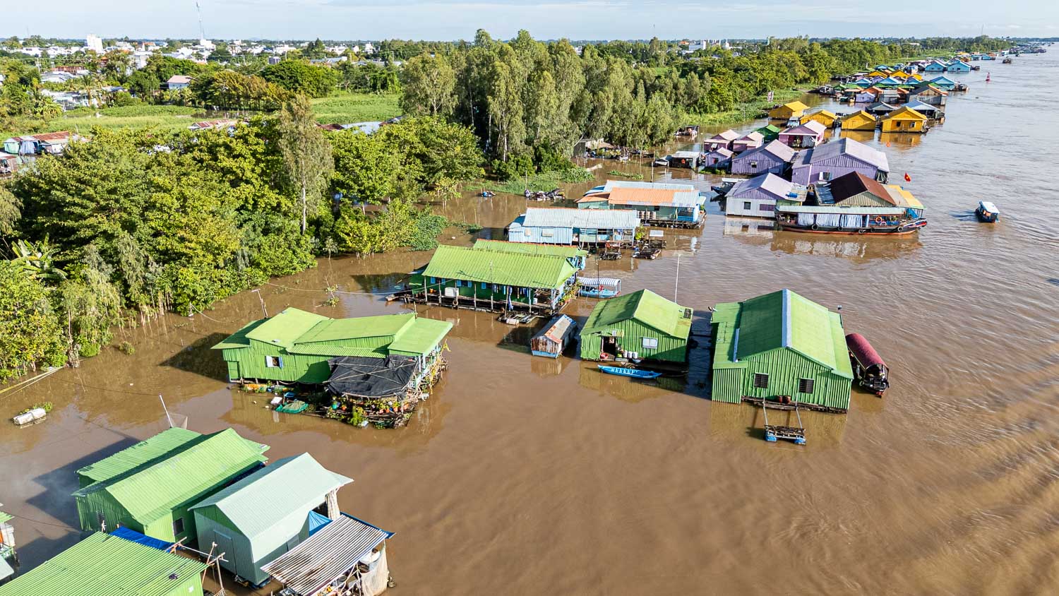 朱篤搭船遊彩色棚屋村與占族聚落|漂浮在湄公河上的生活與信仰故事 - 第16張圖