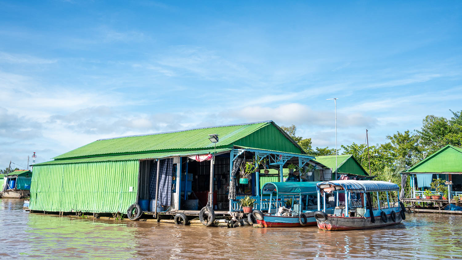 朱篤搭船遊彩色棚屋村與占族聚落|漂浮在湄公河上的生活與信仰故事 - 第8張圖