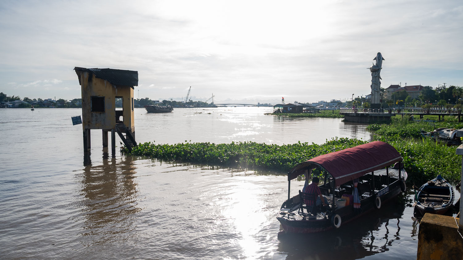 朱篤搭船遊彩色棚屋村與占族聚落|漂浮在湄公河上的生活與信仰故事 - 第3張圖
