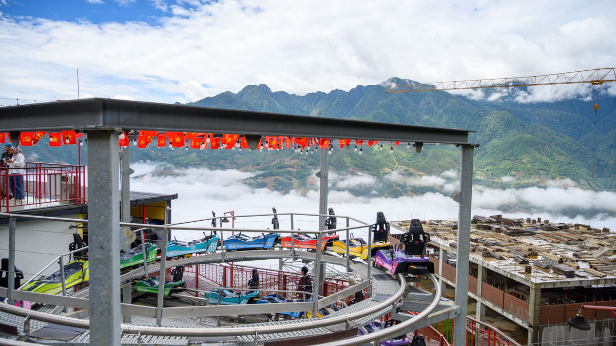玩了嗎?絕對過癮極速 Alpine Coaster Sapa!沙壩滑軌過山車衝進雲海看到梯田的夢幻景觀 - 第6張圖 玩了嗎?絕對過癮極速 Alpine Coaster Sapa!沙壩滑軌過山車衝進雲海看到梯田的夢幻景觀
