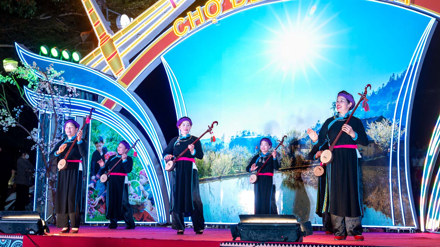 一週熱鬧一次的高原盛會!傳統北河文化市場及夜市傳奇魅力,老司機說 Chợ Văn Hóa Bắc Hà 強烈推薦非去不可 - 第9張圖