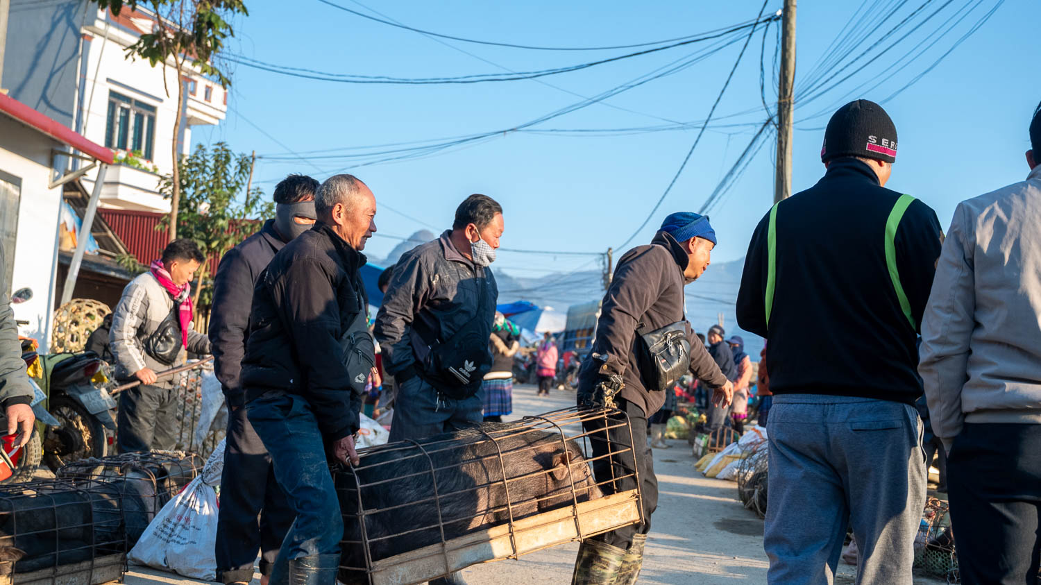 一週熱鬧一次的高原盛會!傳統北河文化市場及夜市傳奇魅力,老司機說 Chợ Văn Hóa Bắc Hà 強烈推薦非去不可 - 第15張圖