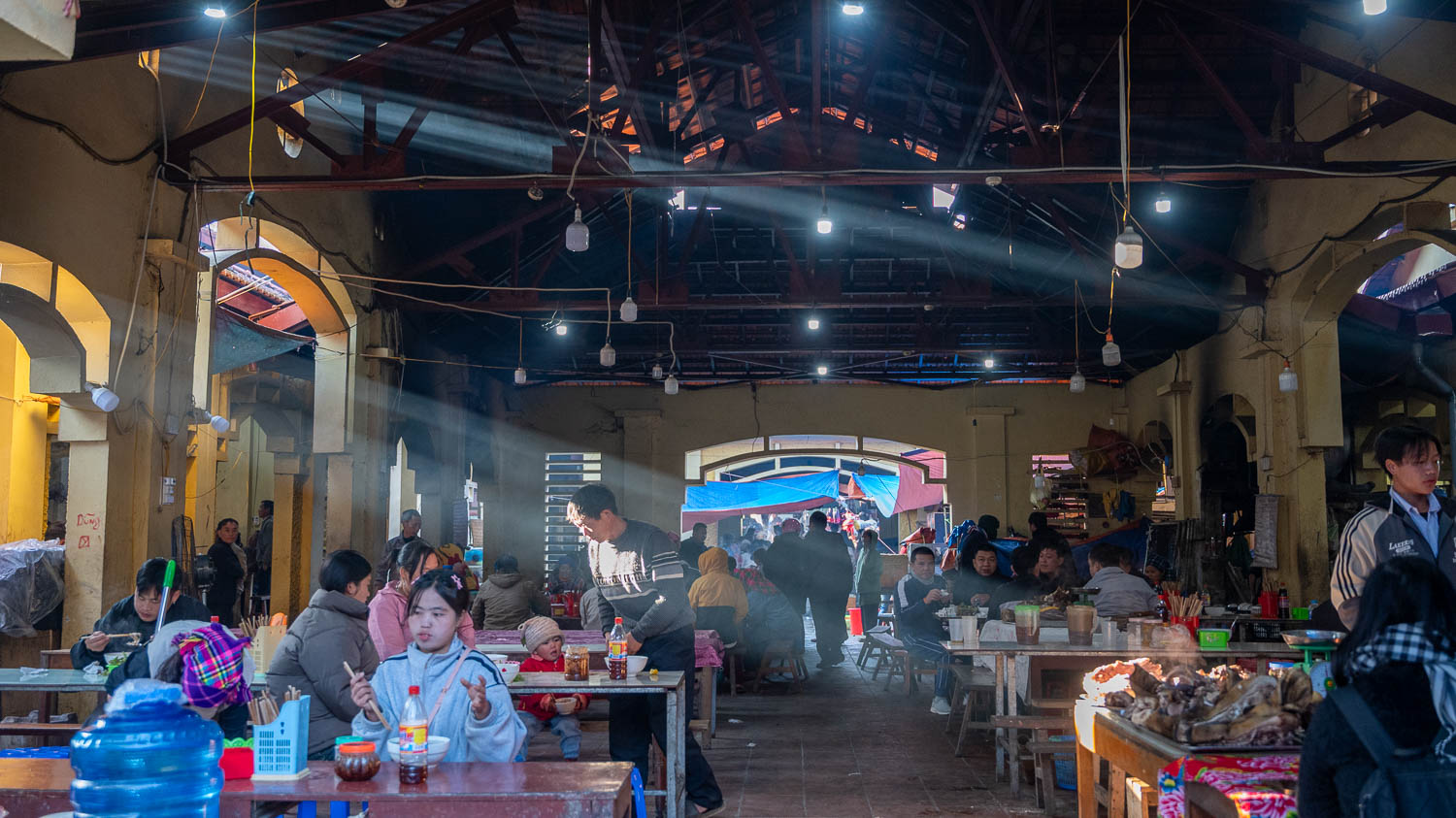 一週熱鬧一次的高原盛會!傳統北河文化市場及夜市傳奇魅力,老司機說 Chợ Văn Hóa Bắc Hà 強烈推薦非去不可 - 第20張圖