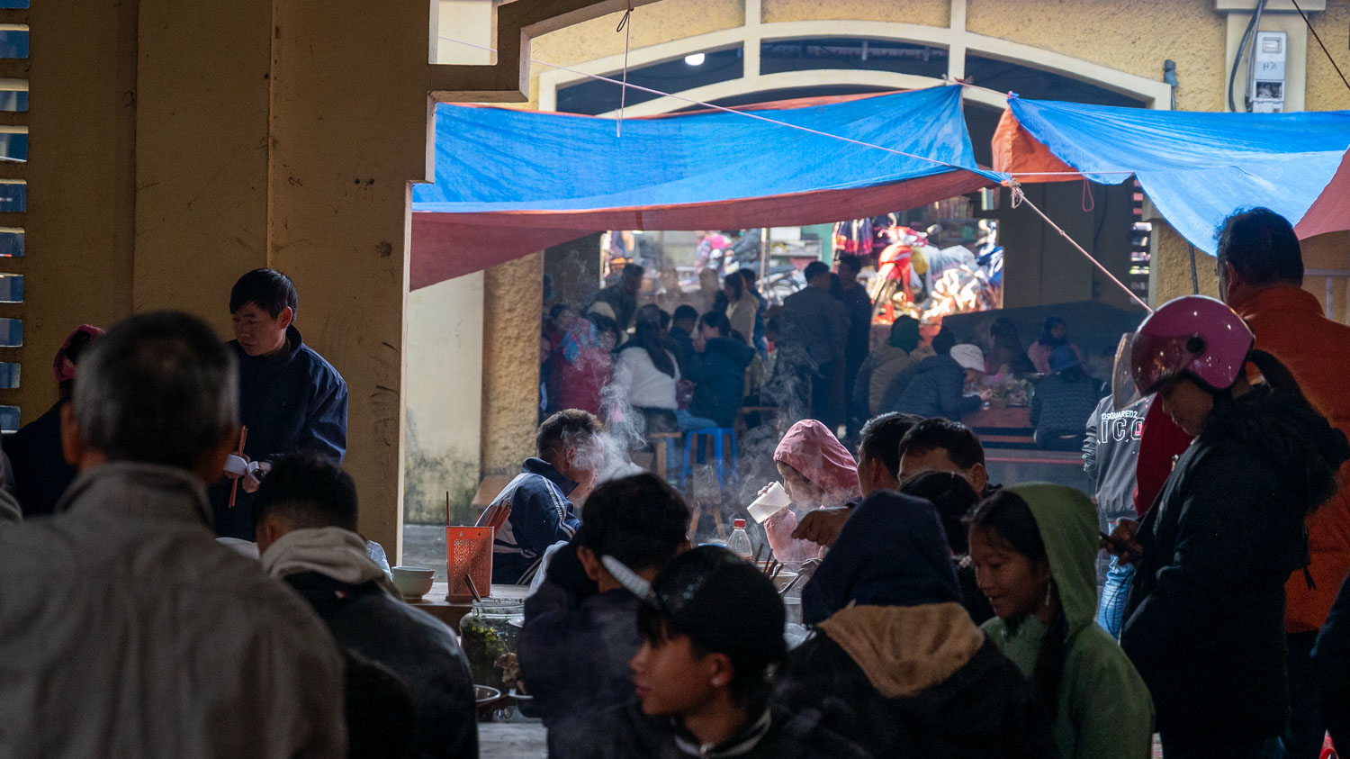 一週熱鬧一次的高原盛會!傳統北河文化市場及夜市傳奇魅力,老司機說 Chợ Văn Hóa Bắc Hà 強烈推薦非去不可 - 第23張圖