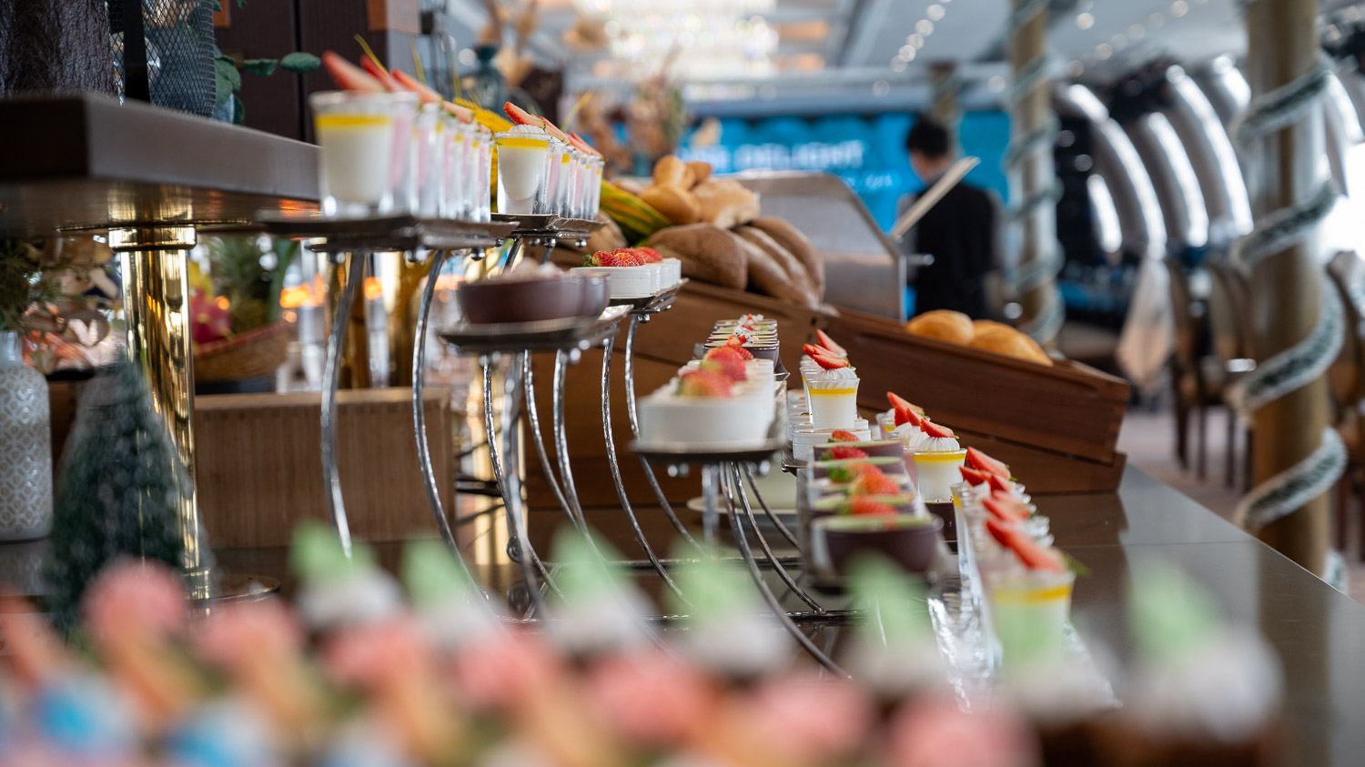 想輕鬆看下龍灣？比觀光船更高級的選擇 Paradise Delight 日遊船行程與亮點整理