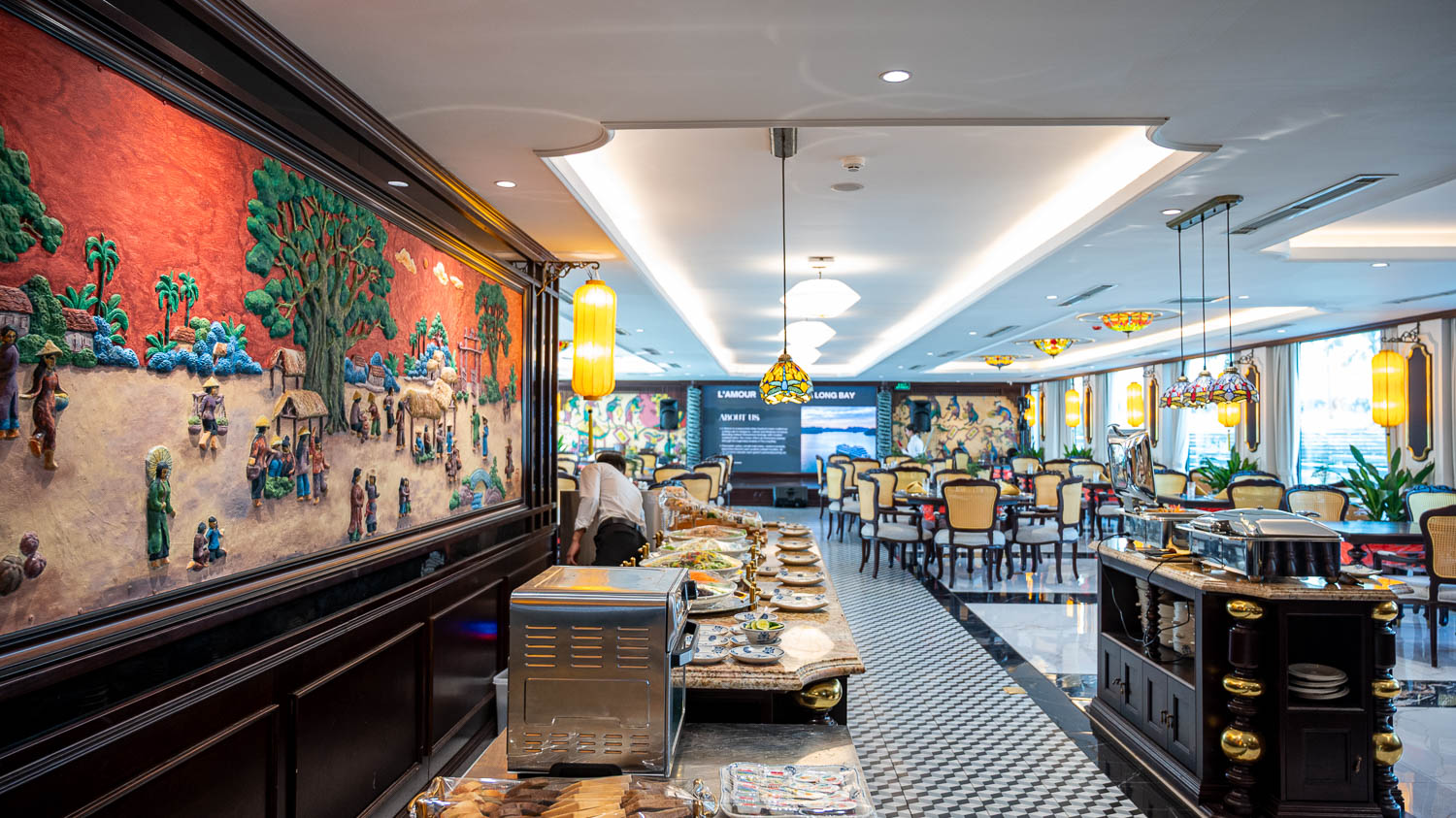 按摩浴缸邊賞世界遺產！L’amour Cruise 浪琴號玩轉下龍灣精華及舌尖上美味