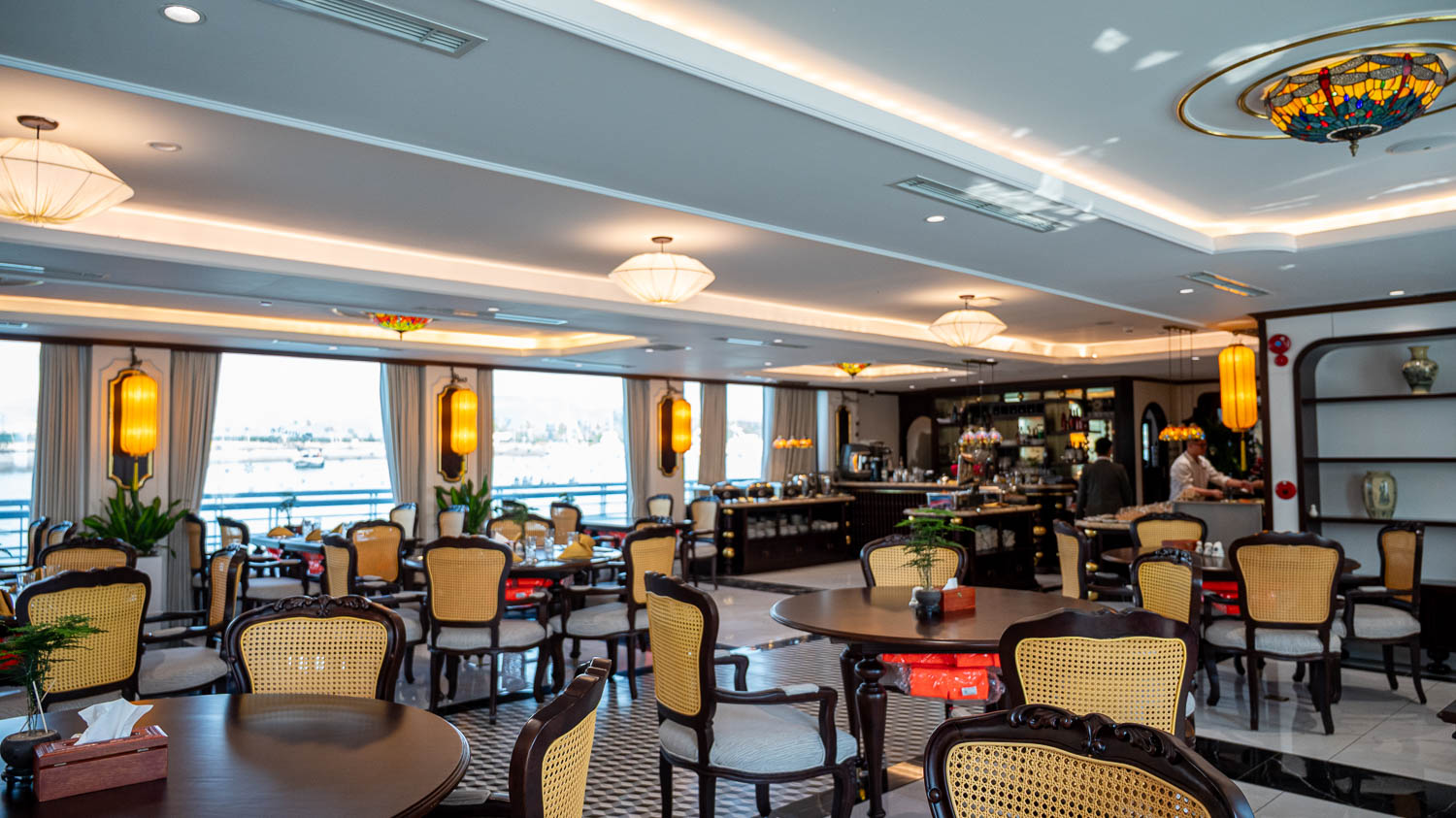 按摩浴缸邊賞世界遺產！L’amour Cruise 浪琴號玩轉下龍灣精華及舌尖上美味