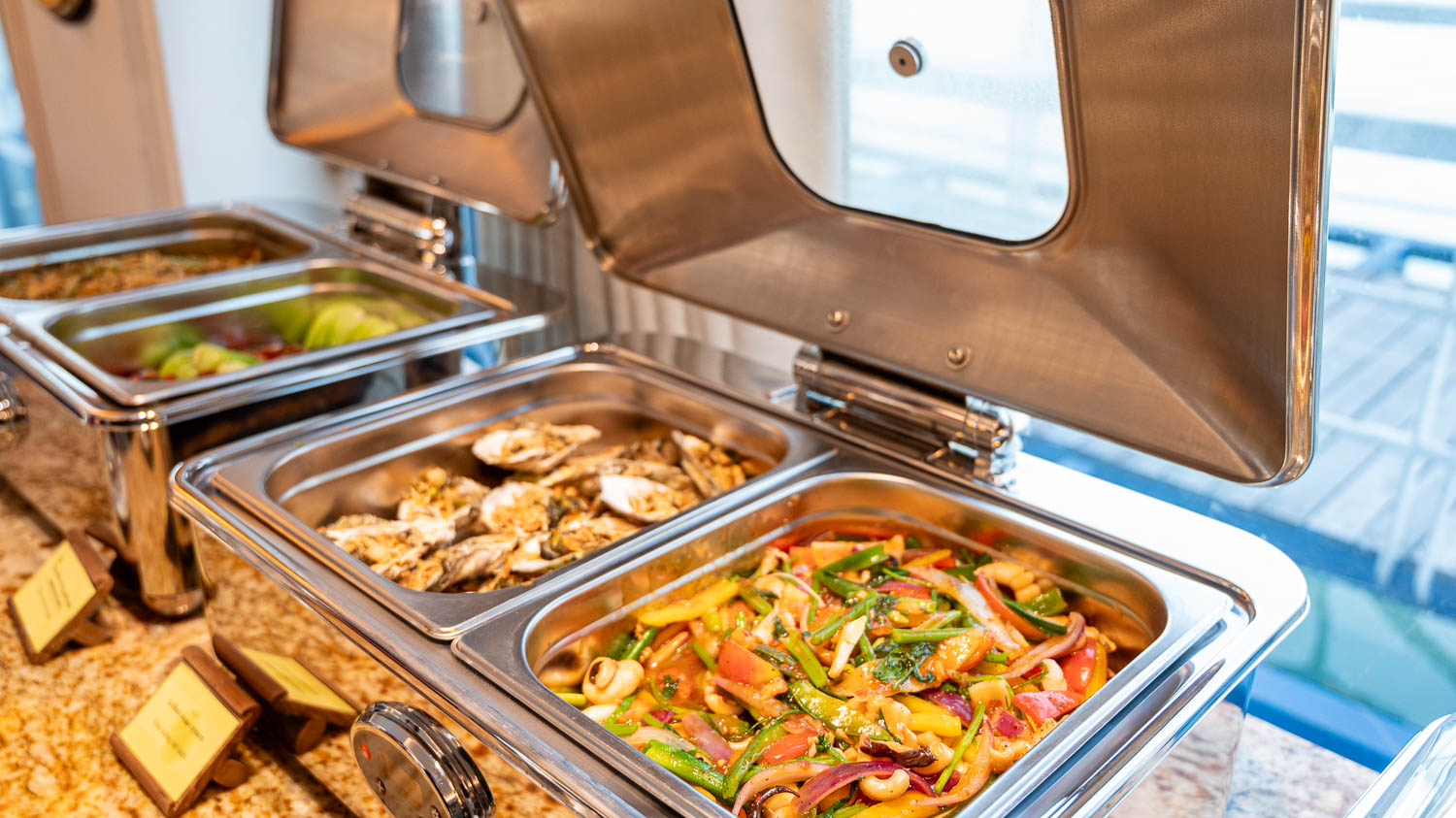 按摩浴缸邊賞世界遺產！L’amour Cruise 浪琴號玩轉下龍灣精華及舌尖上美味