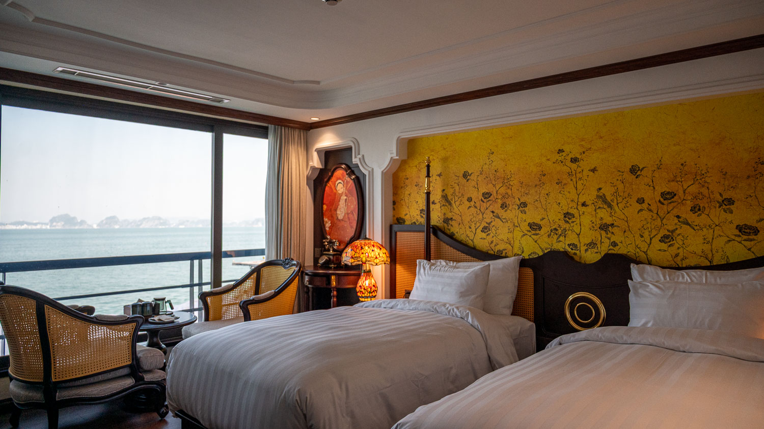 按摩浴缸邊賞世界遺產！L’amour Cruise 浪琴號玩轉下龍灣精華及舌尖上美味