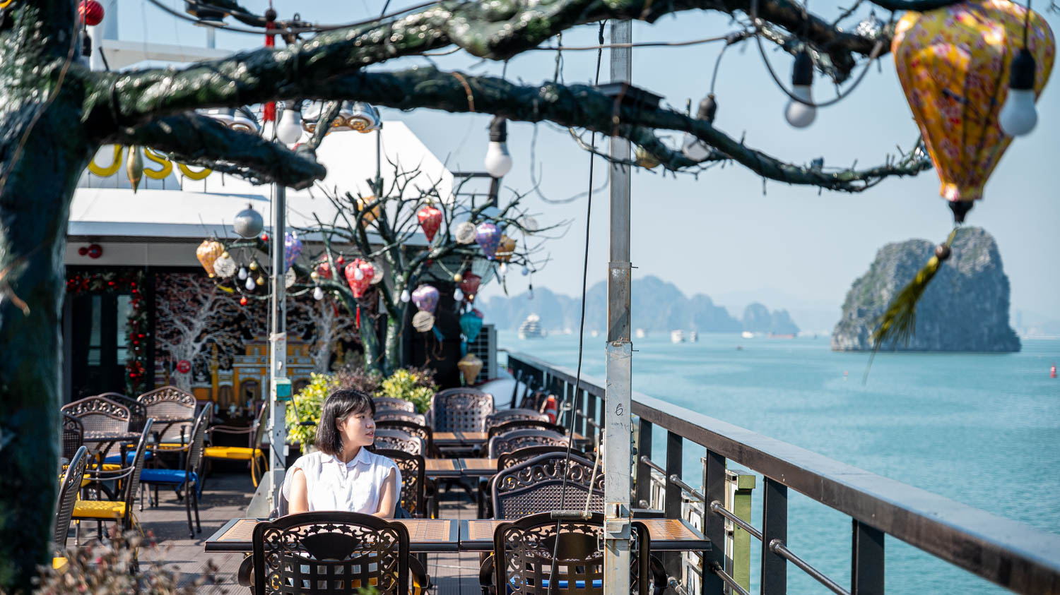 按摩浴缸邊賞世界遺產！L’amour Cruise 浪琴號玩轉下龍灣精華及舌尖上美味