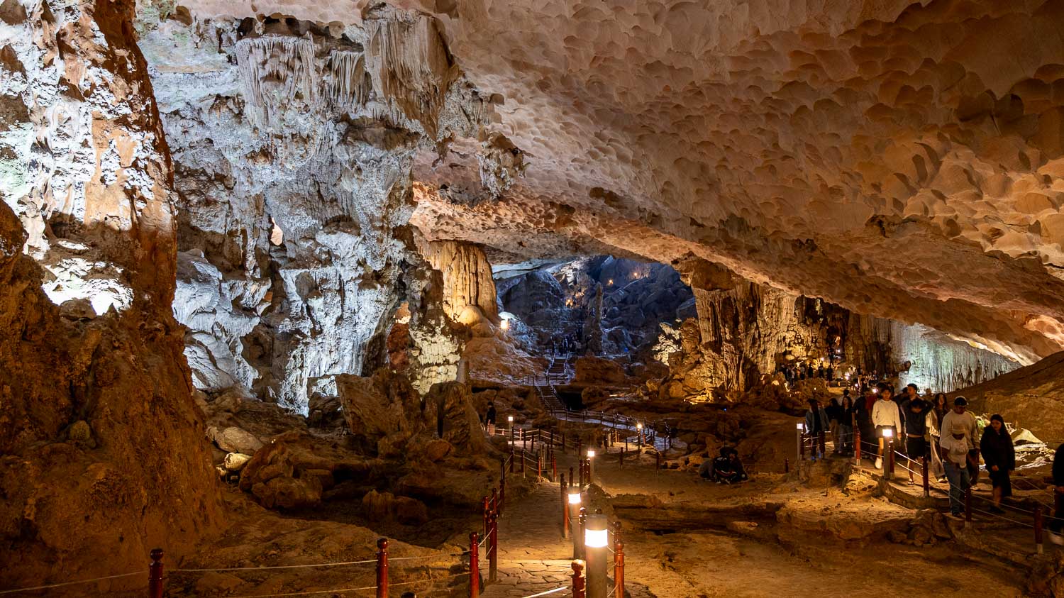 按摩浴缸邊賞世界遺產！L’amour Cruise 浪琴號玩轉下龍灣精華及舌尖上美味