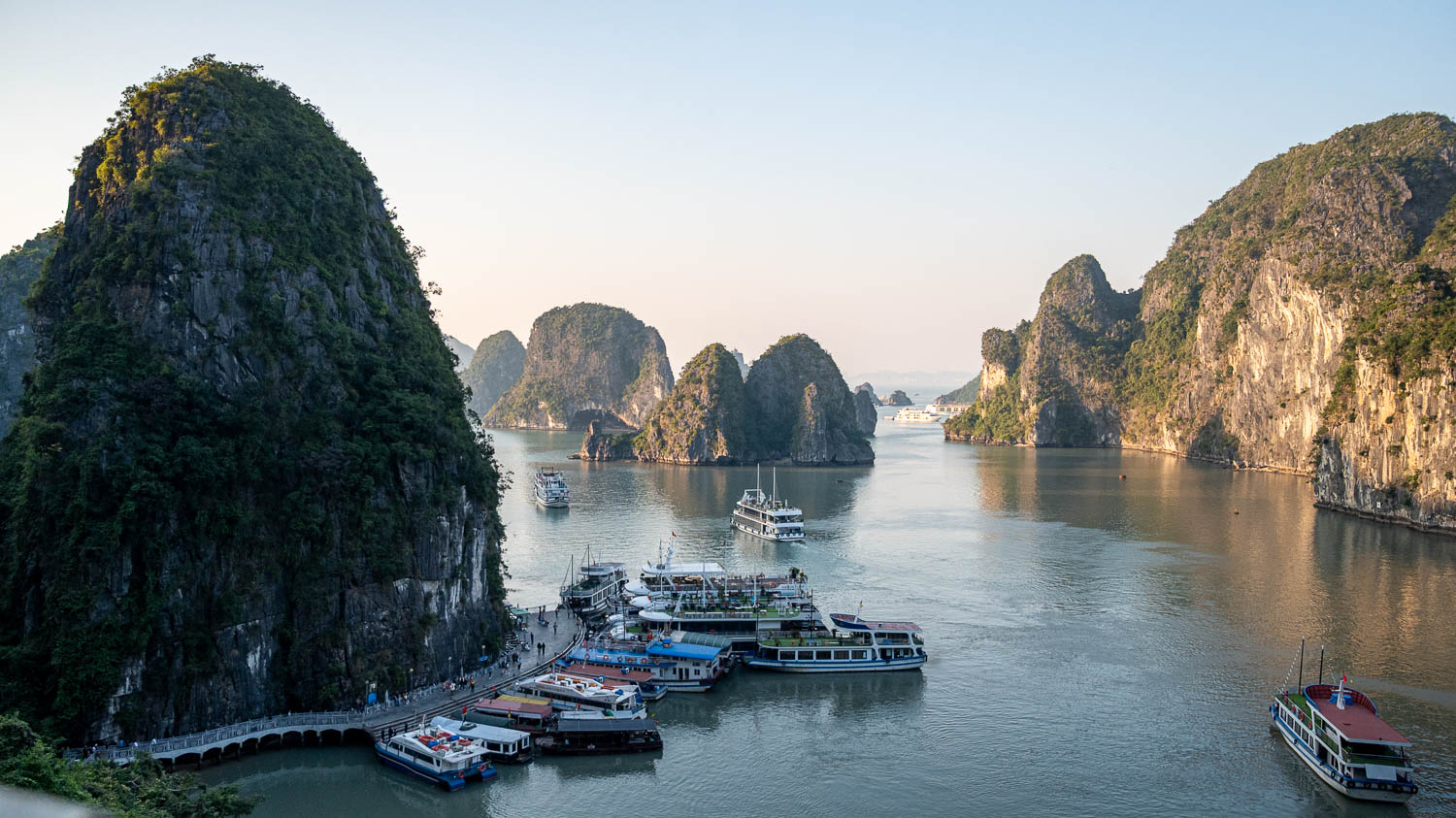 按摩浴缸邊賞世界遺產！L’amour Cruise 浪琴號玩轉下龍灣精華及舌尖上美味