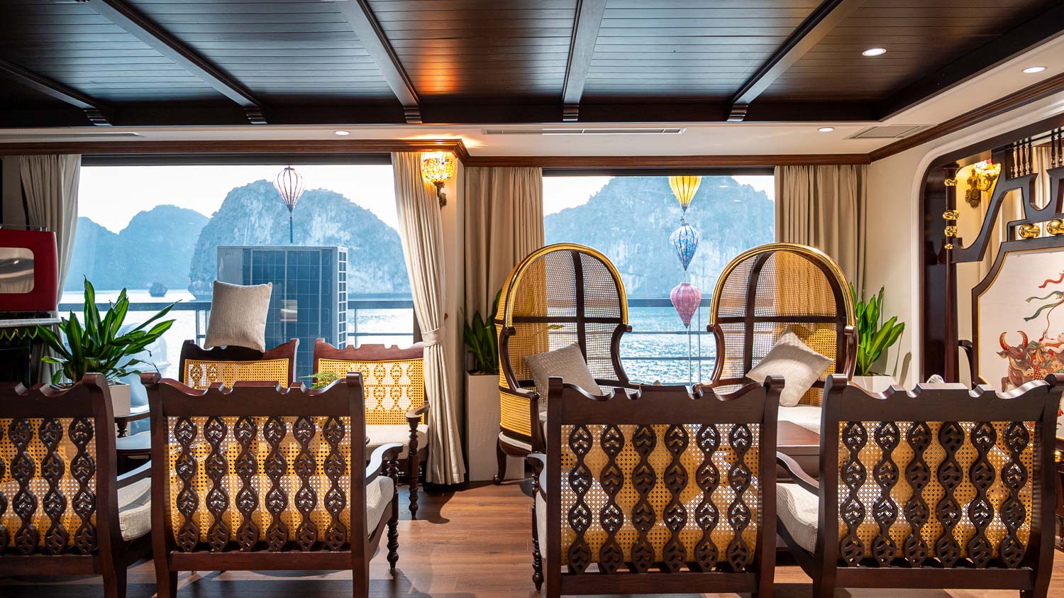 按摩浴缸邊賞世界遺產！L’amour Cruise 浪琴號玩轉下龍灣精華及舌尖上美味