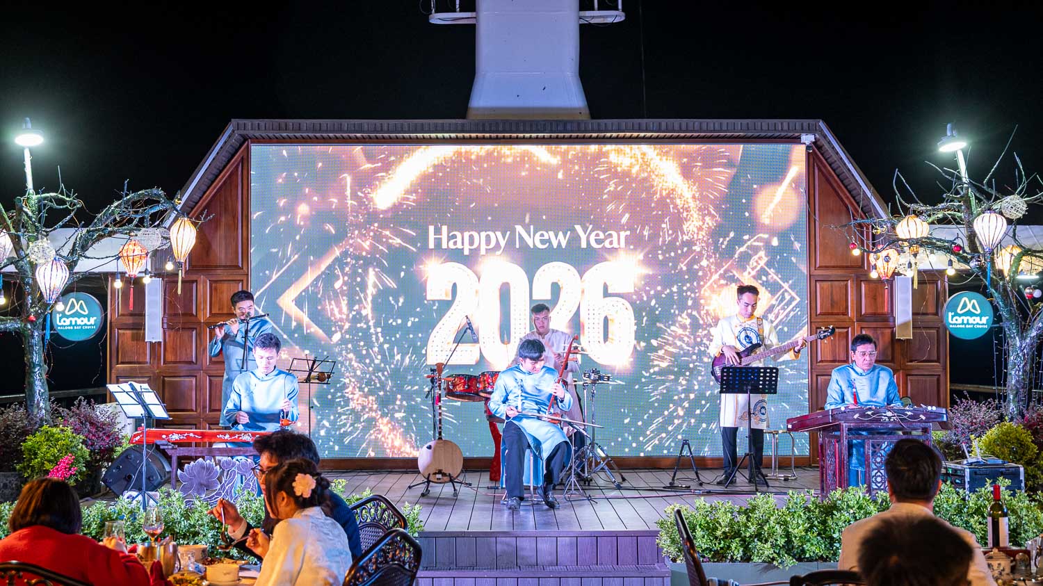 按摩浴缸邊賞世界遺產！L’amour Cruise 浪琴號玩轉下龍灣精華及舌尖上美味