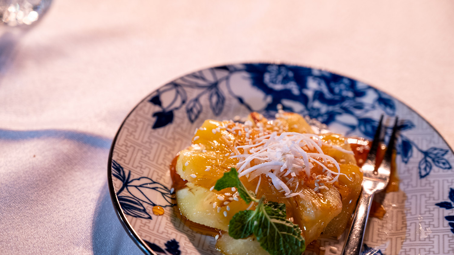 按摩浴缸邊賞世界遺產！L’amour Cruise 浪琴號玩轉下龍灣精華及舌尖上美味