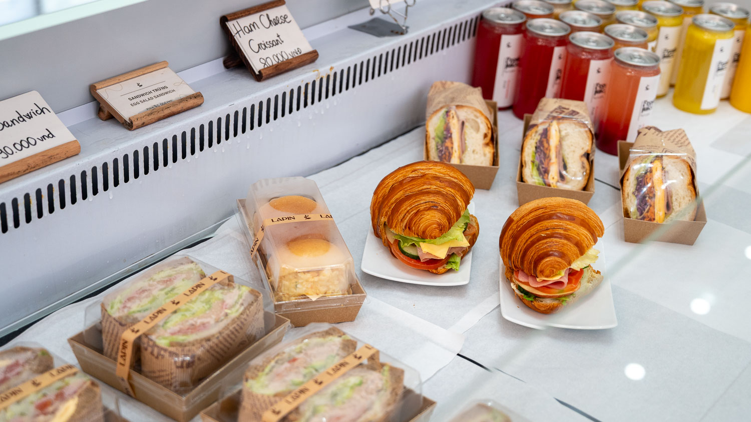 峴港韓系簡約咖啡廳！Lapin Bakery & Dessert Cafe 純白空間享受微甜的午后時光