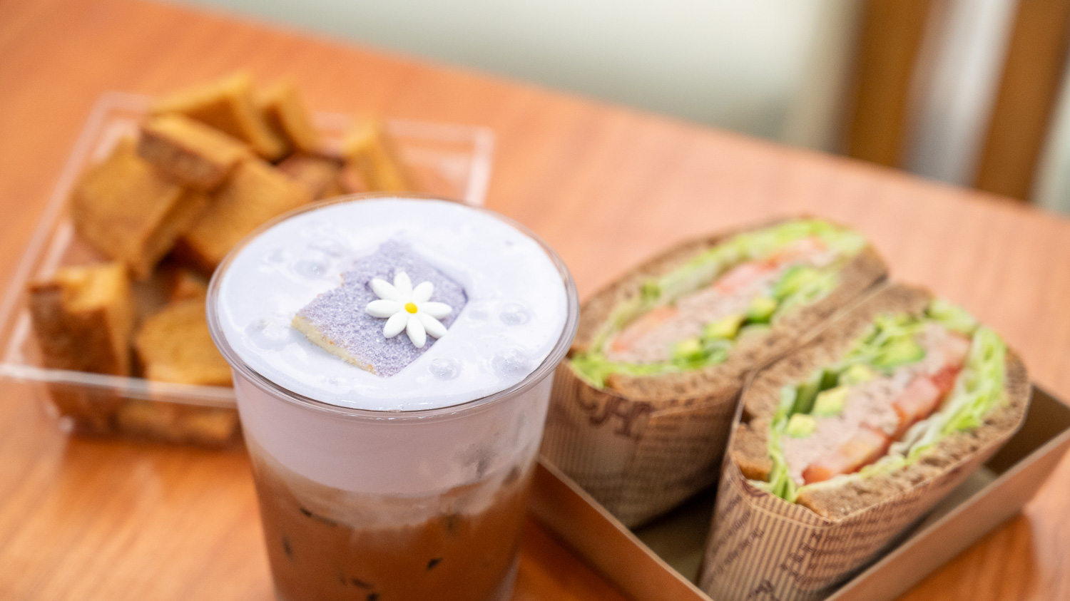 峴港韓系簡約咖啡廳！Lapin Bakery & Dessert Cafe 純白空間享受微甜的午后時光