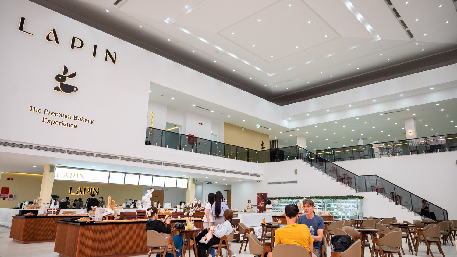 峴港韓系簡約咖啡廳！Lapin Bakery & Dessert Cafe 純白空間享受微甜的午后時光