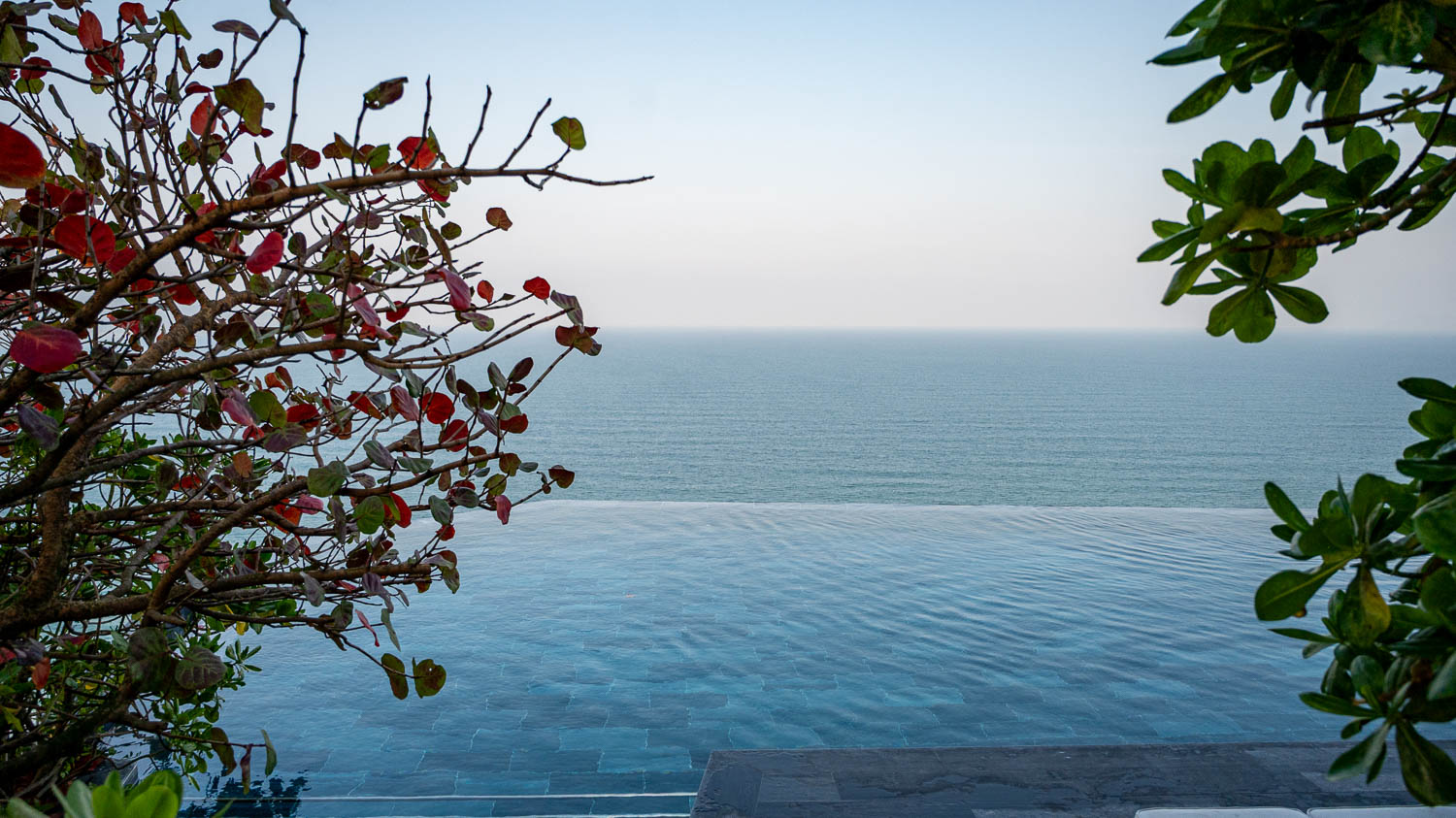 重拾蜜月時光復刻浪漫！峴港 M Hotel 的最美無邊際泳池及享受經典早餐，老夫老妻二度蜜月首選