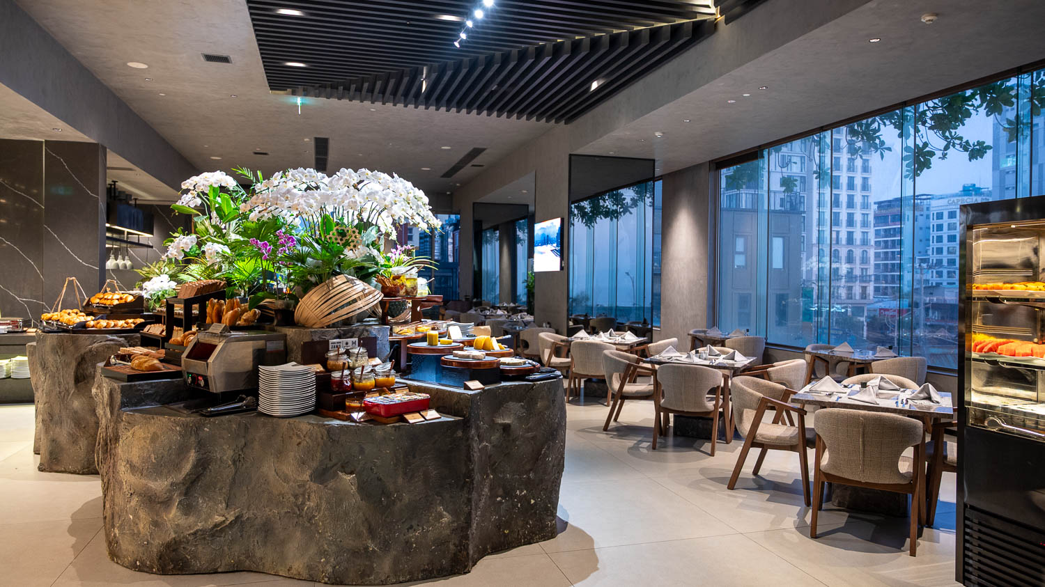 重拾蜜月時光復刻浪漫！峴港 M Hotel 的最美無邊際泳池及享受經典早餐，老夫老妻二度蜜月首選