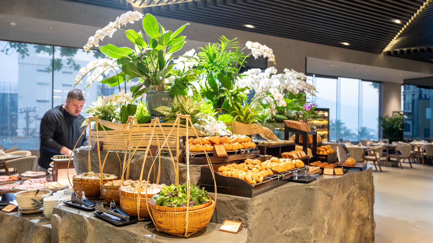 重拾蜜月時光復刻浪漫！峴港 M Hotel 的最美無邊際泳池及享受經典早餐，老夫老妻二度蜜月首選