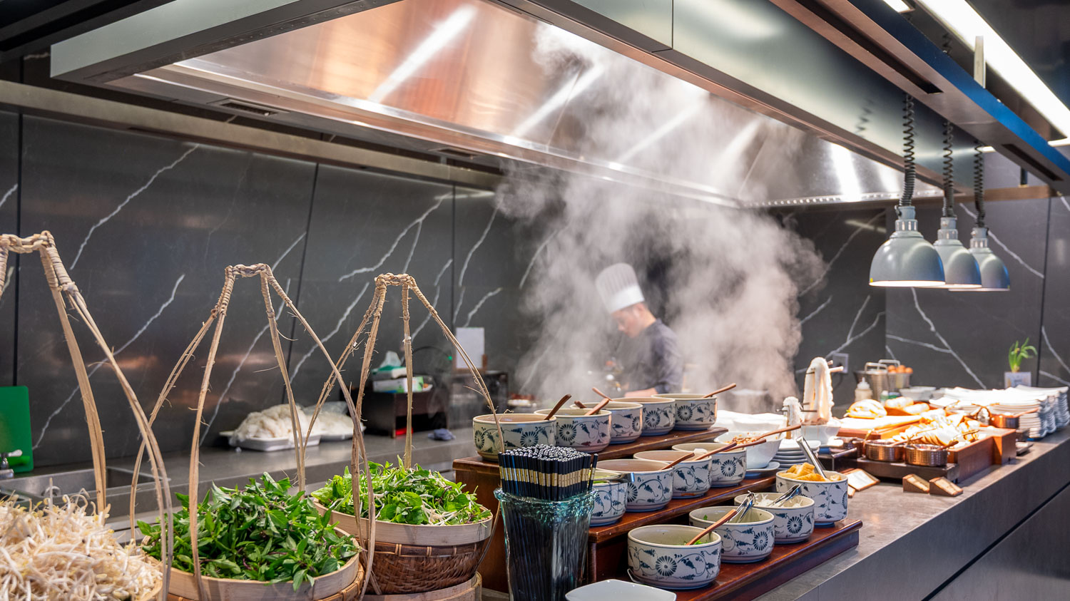 重拾蜜月時光復刻浪漫！峴港 M Hotel 的最美無邊際泳池及享受經典早餐，老夫老妻二度蜜月首選