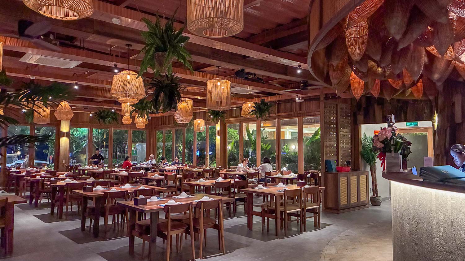 An Thoi Seafood 海鮮控必收口袋名單｜峴港米其林名店新開幕分店，坐擁海景的特色海鮮餐廳