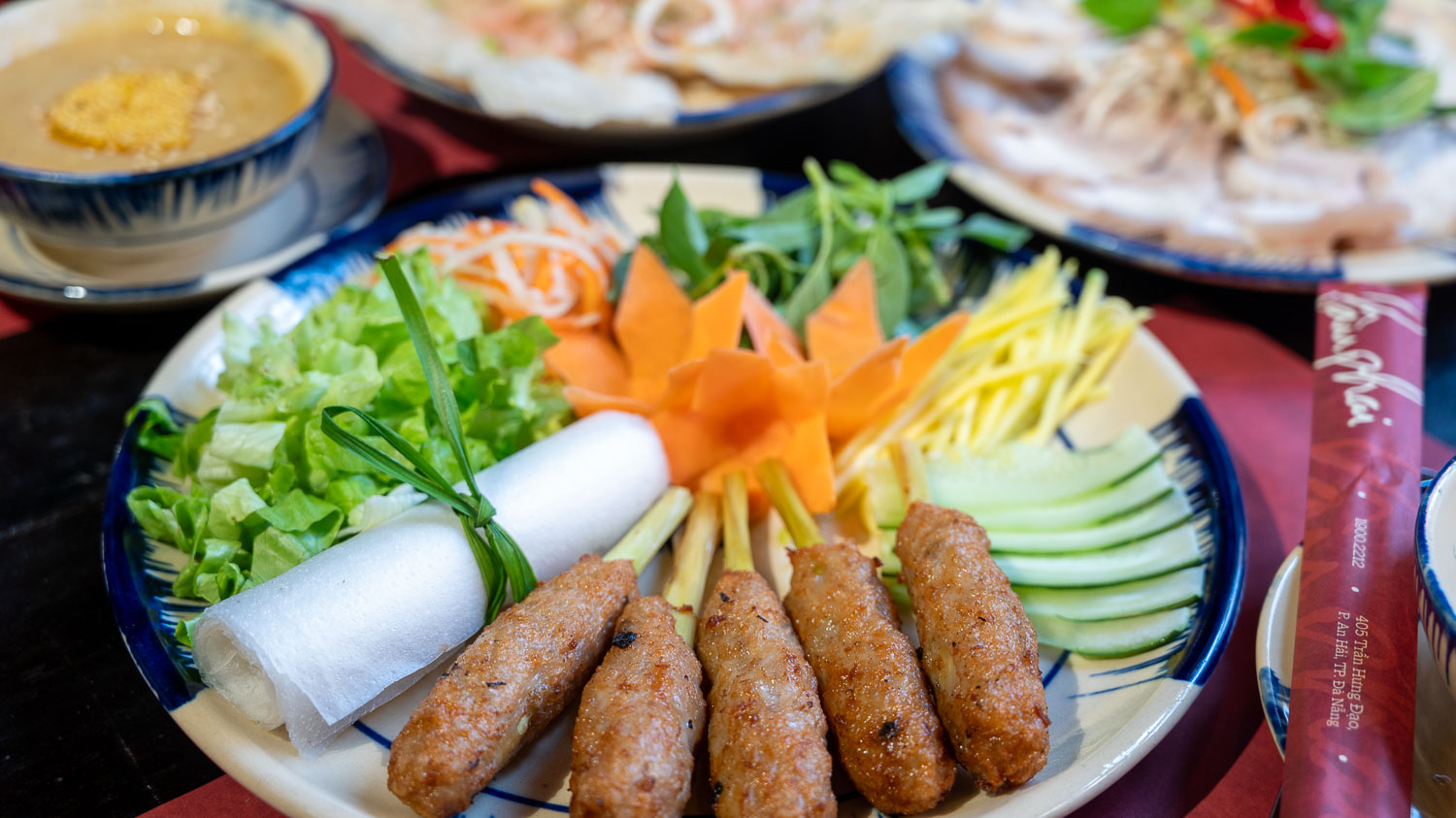 美感與美味兼具！Cơm Lâu Phai 的懷舊美學空間在歲月縫紉光影中感受越式食光的暖心滋味