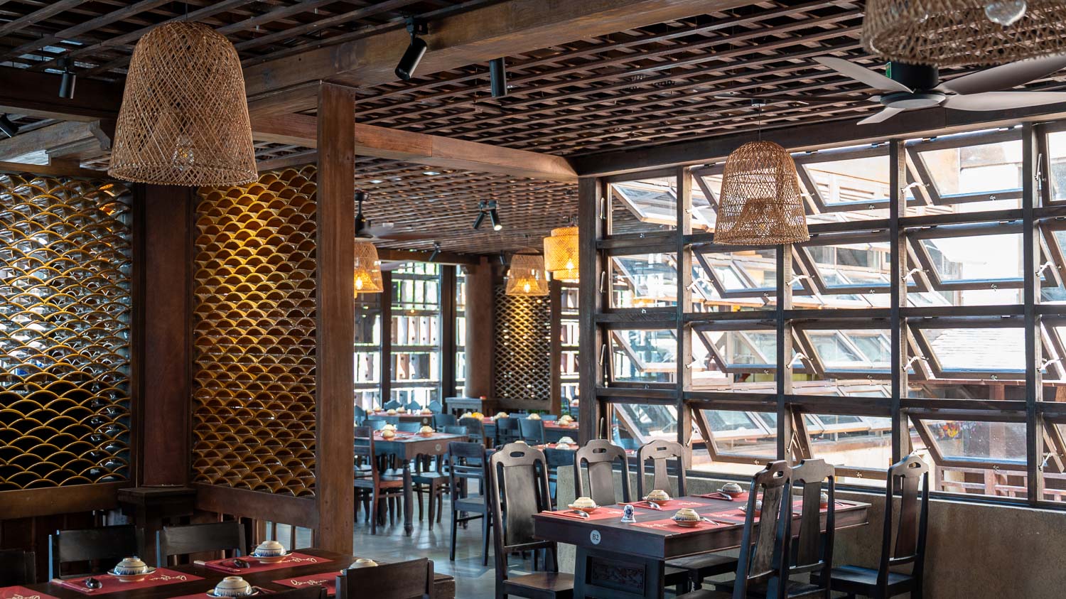 美感與美味兼具！Cơm Lâu Phai 的懷舊美學空間在歲月縫紉光影中感受越式食光的暖心滋味