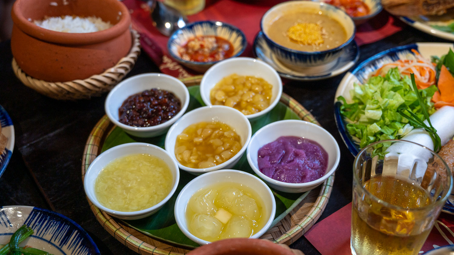 美感與美味兼具！Cơm Lâu Phai 的懷舊美學空間在歲月縫紉光影中感受越式食光的暖心滋味