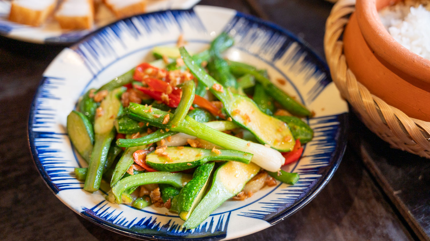 美感與美味兼具！Cơm Lâu Phai 的懷舊美學空間在歲月縫紉光影中感受越式食光的暖心滋味