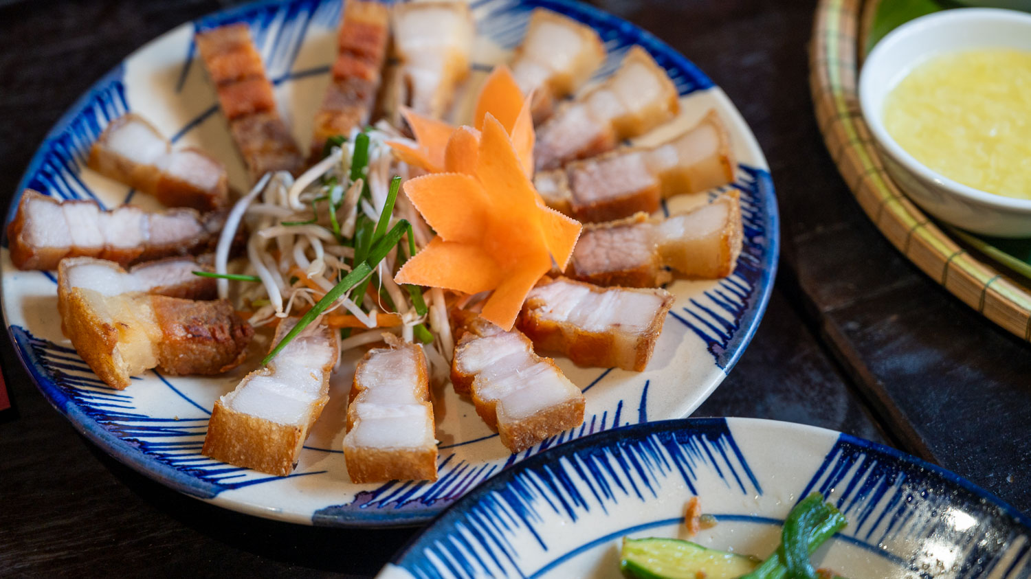 美感與美味兼具！Cơm Lâu Phai 的懷舊美學空間在歲月縫紉光影中感受越式食光的暖心滋味