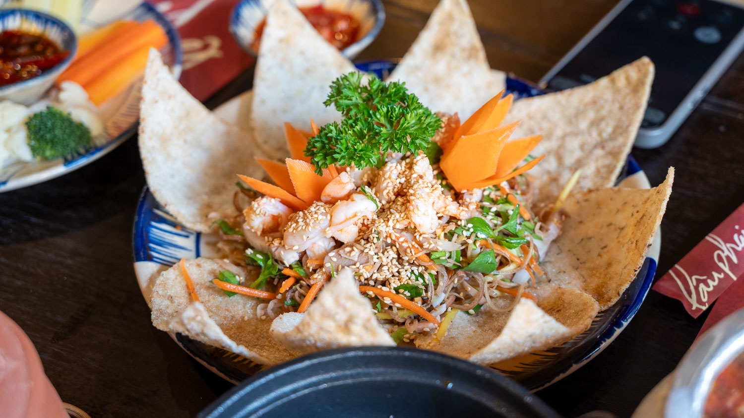 美感與美味兼具！Cơm Lâu Phai 的懷舊美學空間在歲月縫紉光影中感受越式食光的暖心滋味