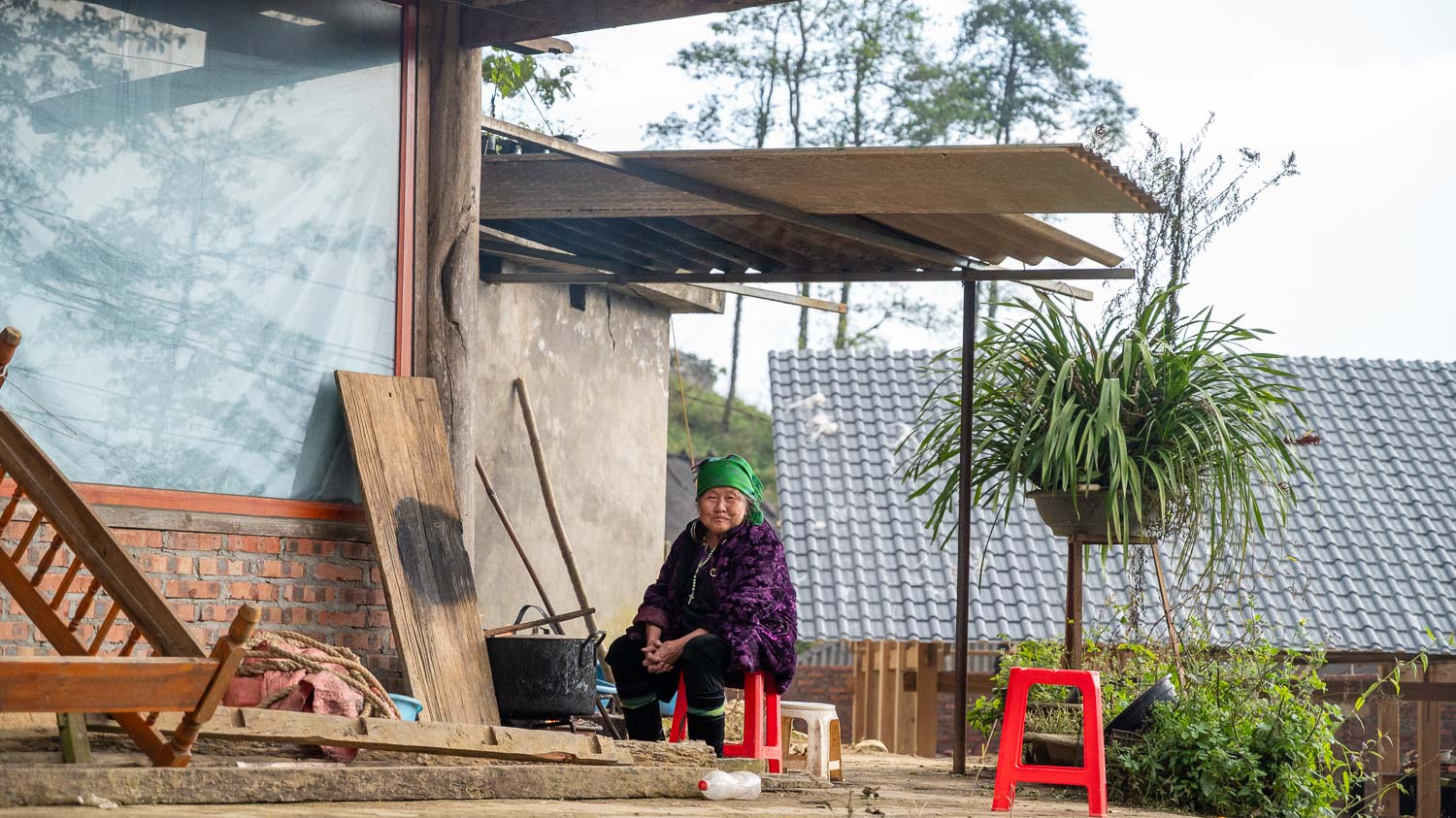 居高臨下的沙壩秘境:雲端視角下的山谷美景與靜謐梯田,從 Sa Pa Sha 開始的轉念之旅 - 第11張圖 居高臨下的沙壩秘境:雲端視角下的山谷美景與靜謐梯田,從 Sa Pa Sha 開始的轉念之旅
