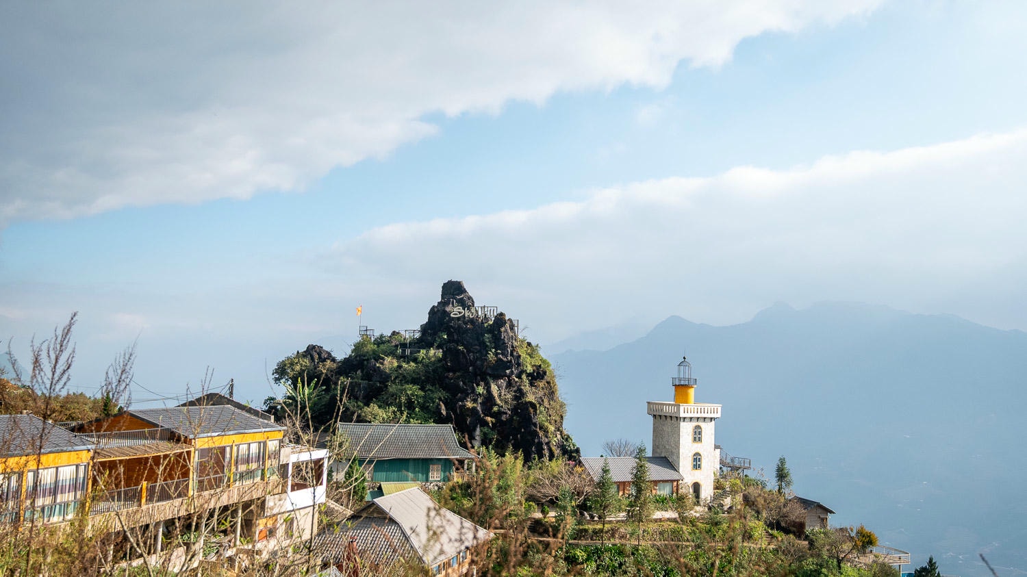 居高臨下的沙壩秘境:雲端視角下的山谷美景與靜謐梯田,從 Sa Pa Sha 開始的轉念之旅 - 第5張圖 居高臨下的沙壩秘境:雲端視角下的山谷美景與靜謐梯田,從 Sa Pa Sha 開始的轉念之旅