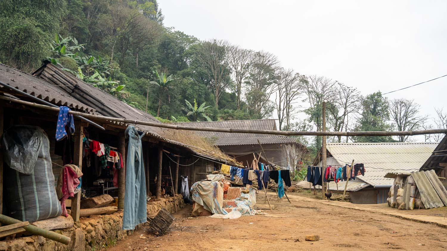 居高臨下的沙壩秘境:雲端視角下的山谷美景與靜謐梯田,從 Sa Pa Sha 開始的轉念之旅 - 第10張圖 居高臨下的沙壩秘境:雲端視角下的山谷美景與靜謐梯田,從 Sa Pa Sha 開始的轉念之旅