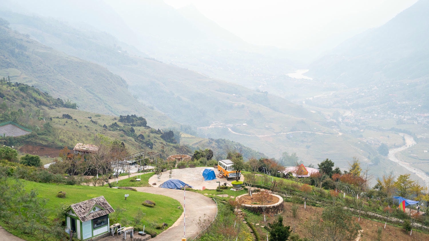 居高臨下的沙壩秘境:雲端視角下的山谷美景與靜謐梯田,從 Sa Pa Sha 開始的轉念之旅 - 第12張圖 居高臨下的沙壩秘境:雲端視角下的山谷美景與靜謐梯田,從 Sa Pa Sha 開始的轉念之旅