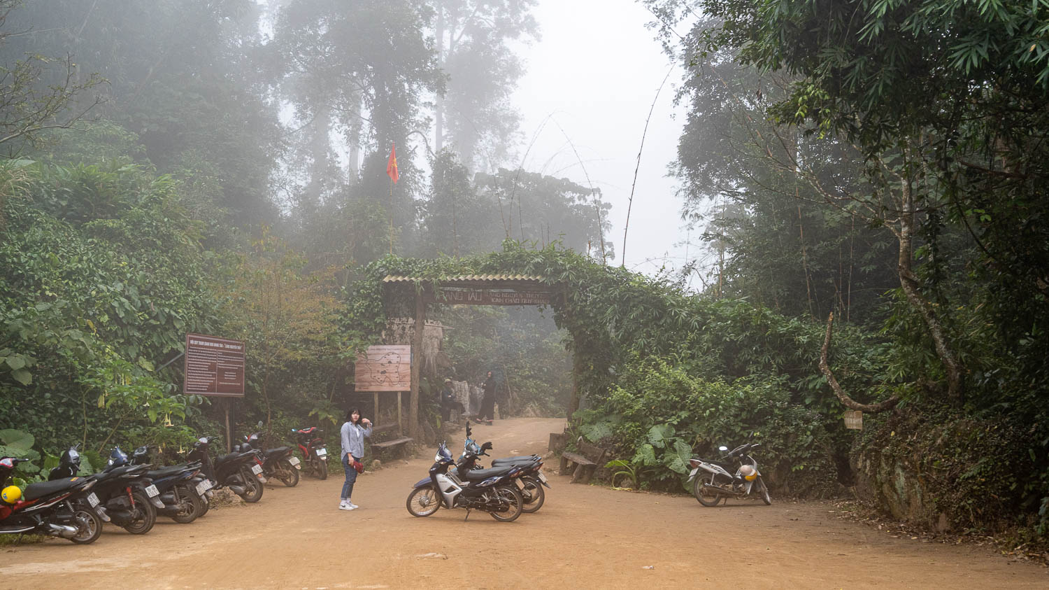 Hang Táu,走進被時光遺忘的山谷:一趟沒有電力與網路的越南秘境之旅 - 第4張圖 Hang Táu,走進被時光遺忘的山谷:一趟沒有電力與網路的越南秘境之旅
