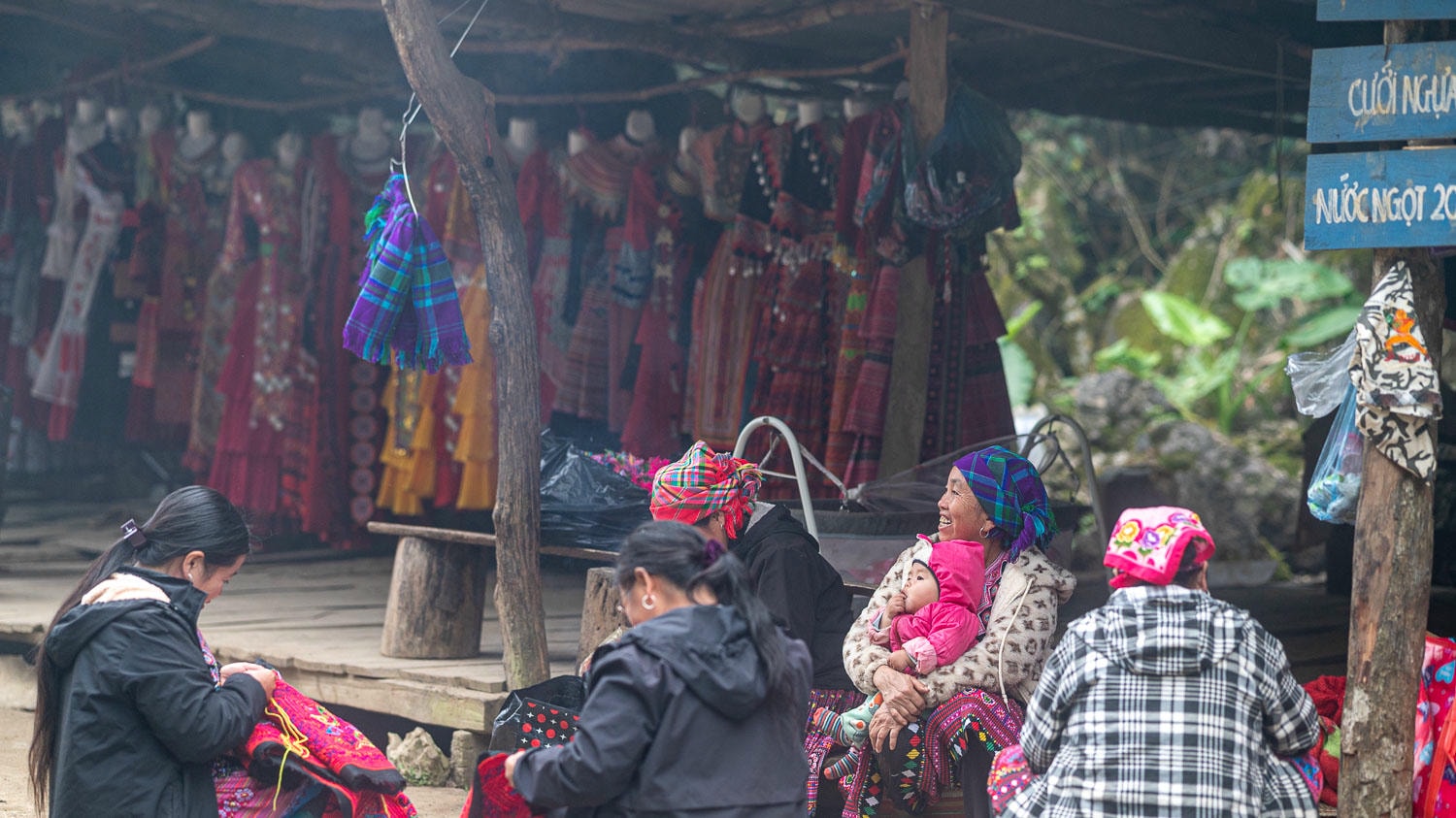 Hang Táu,走進被時光遺忘的山谷:一趟沒有電力與網路的越南秘境之旅 - 第8張圖 Hang Táu,走進被時光遺忘的山谷:一趟沒有電力與網路的越南秘境之旅